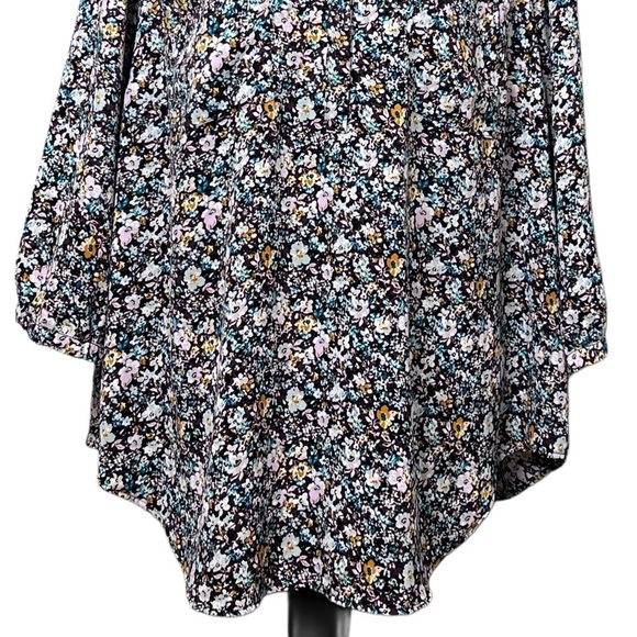 Torrid Haper Floral Bloomcore Sz 2 V-Neck Blouse - Picture 10 of 11